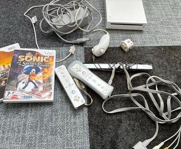 Nintendo Wii met spelletjes  en 2 wii controllers beschikbaar voor biedingen