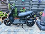 Kymco agilty 50cc 500km dus zo goed als nieuw, Fietsen en Brommers, Scooters | Kymco, Ophalen, Maximaal 45 km/u, Zo goed als nieuw