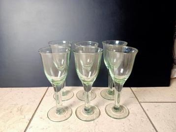 Vintage Glazen met Groene Gloed beschikbaar voor biedingen