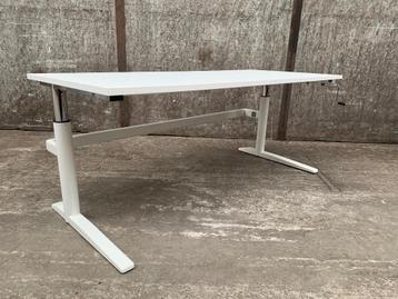 zo goed als nieuwe slinger verstelbare bureau's 180x80cm wit beschikbaar voor biedingen