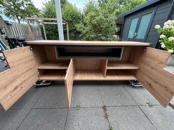 Mooi groot dressoir houtlook/zwart beschikbaar voor biedingen