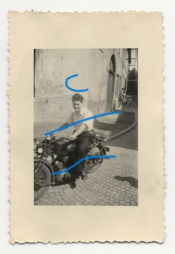 motorman op motor korte mouwen foto beschikbaar voor biedingen