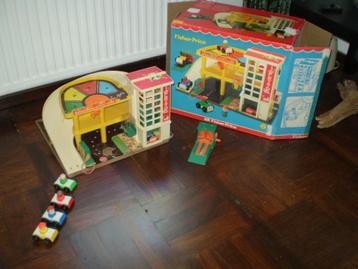 Garage van Fisher-price uit de 80-jaren met originele doos. beschikbaar voor biedingen