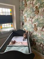 Complete Baby kamer set - brocant grijs hout TEAB - MOET WEG, Kinderen en Baby's, Kinderkamer | Commodes en Kasten, Ophalen, Kast