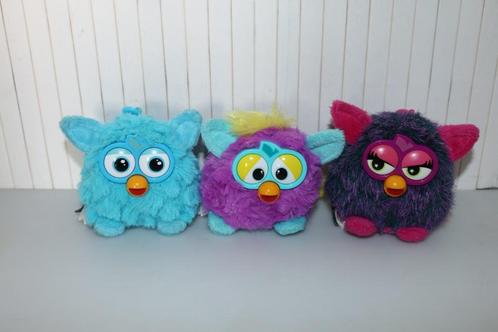 Furby Famosa pluche knuffeltje sleutelhanger 2013, Verzamelen, Sleutelhangers, Zo goed als nieuw, Knuffel of Figuurtje, Ophalen of Verzenden