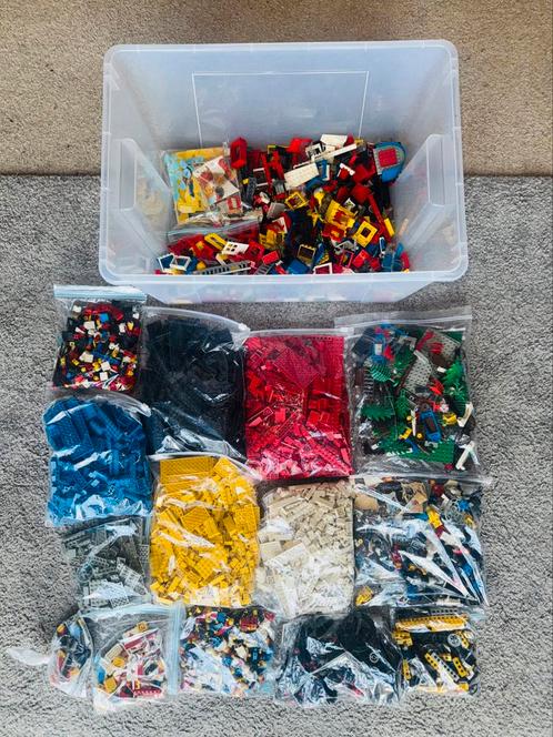 Grote bak gesprteerde lego en figuren allerlei, Kinderen en Baby's, Speelgoed | Duplo en Lego, Ophalen
