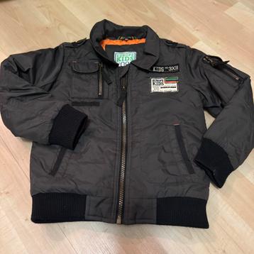 Jongens Winterjas maat 98/104 beschikbaar voor biedingen