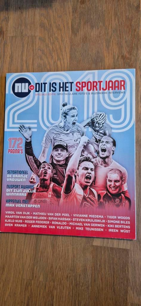 NU nl Dit is het Sportjaar 2019 Tijdschrift, Boeken, Sportboeken, Zo goed als nieuw, Balsport, Ophalen of Verzenden