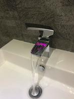 Moderne waterval kraan met LED, Ophalen of Verzenden, Zo goed als nieuw