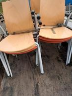19 stapel stoelen  4€ per stoel, Huis en Inrichting, Ophalen of Verzenden, Gebruikt, Vijf, Zes of meer stoelen