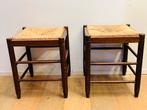 Set van 2 Houten Krukken met Riet Zitting, Ophalen of Verzenden, Gebruikt, Hout