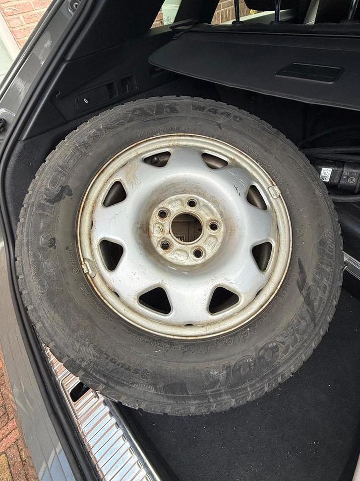 Set Hankook winterbanden met 15" velg steek 114,3 te koop, Auto-onderdelen, Banden en Velgen, Banden en Velgen, Winterbanden, 15 inch