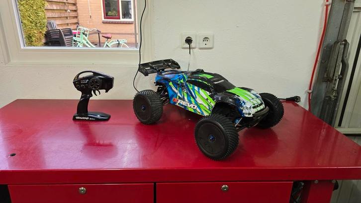 De Traxxas E-Revo Brushless Edition: Black friday deal, Hobby en Vrije tijd, Modelbouw | Radiografisch | Auto's, Auto offroad