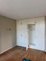 Kledingkast wit 4 deurs GRATIS, Huis en Inrichting, Kasten | Kledingkasten, Ophalen, Met plank(en), Gebruikt, 200 cm of meer