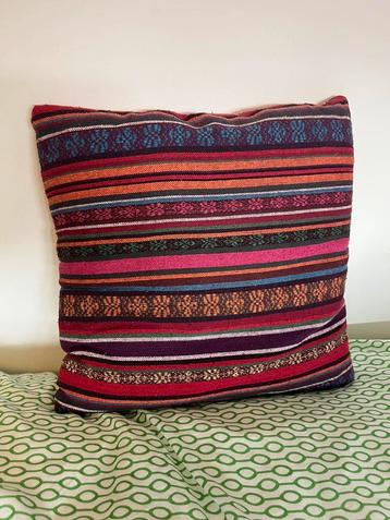 Sierkussen 42x42cm met etnisch patroon beschikbaar voor biedingen