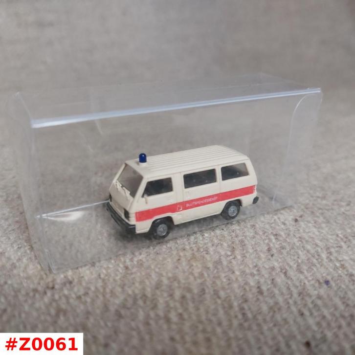 Mitsubishi L 300 Blutspendedienst Ambulance R.M. Rietze 1:87, Hobby en Vrije tijd, Modelauto's | 1:87, Zo goed als nieuw, Auto