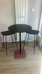 Hay tafel met 2 Muuto krukken lichte gebruikssporen, Ophalen, Gebruikt