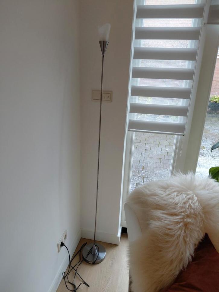 Stijlvolle Staande Lamp, Huis en Inrichting, Lampen | Vloerlampen, Gebruikt, 150 tot 200 cm, Glas, Metaal, Ophalen of Verzenden