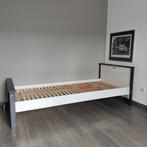 Bed, eenpersoons, wit hout met donkere accenten, De Eekhoorn, Ophalen, Gebruikt, 90 cm, Eenpersoons