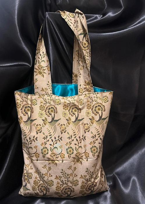 Handgemaakte Batik Totebag met blauwe binnenvoering en zakje, Sieraden, Tassen en Uiterlijk, Tassen | Damestassen, Nieuw, Shopper