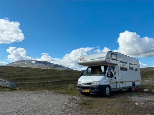 Eura mobil 695VB stapelbed , dubbele bodem, Caravans en Kamperen, Campers, Particulier, tot en met 6, Alkoof, Eura Mobil, Fiat