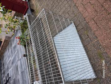 Honden bench beschikbaar voor biedingen