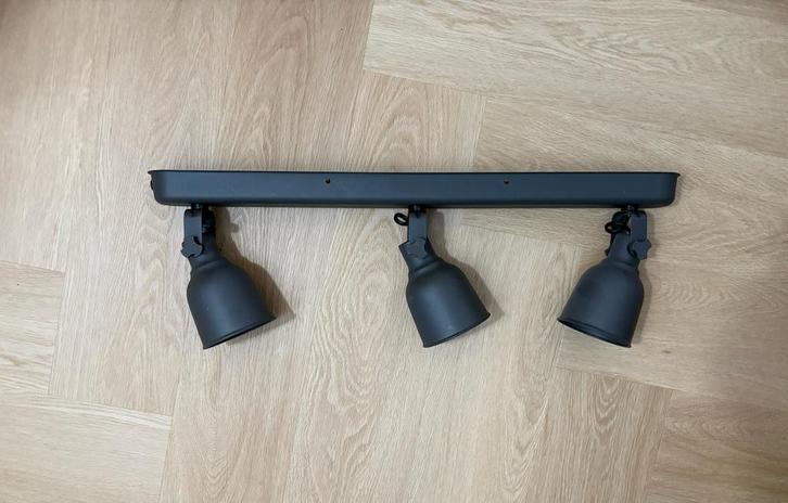 Ikea Plafondlamp met 3 Spots, Huis en Inrichting, Lampen | Spots, Zo goed als nieuw, Plafondspot of Wandspot, Metaal of Aluminium