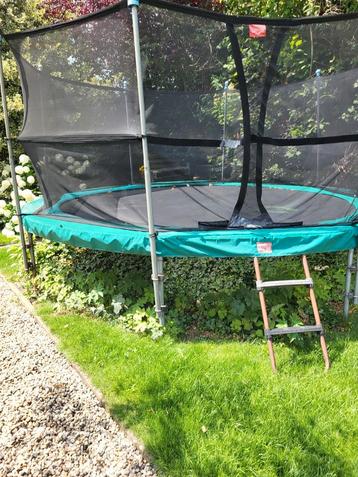 Berg trampoline beschikbaar voor biedingen