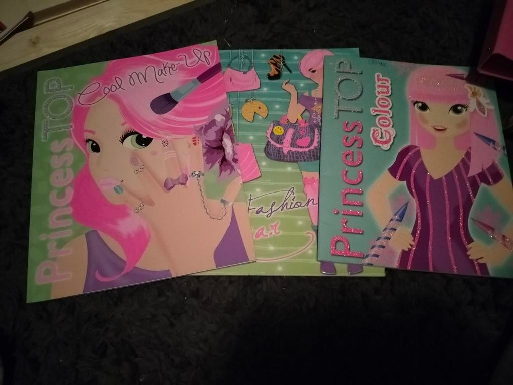 Nieuwe kleuren boeken en ontwerpen, Ophalen, Nieuw