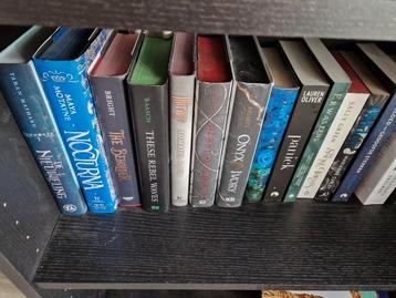 Verschillende Young Adult boeken (ook een aantal fairyloot)  beschikbaar voor biedingen