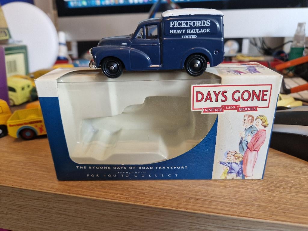 Lledo Days Gone. Morris Van. Pickfords, Hobby en Vrije tijd, Modelauto's | 1:43, Zo goed als nieuw, Auto, Corgi, Ophalen of Verzenden