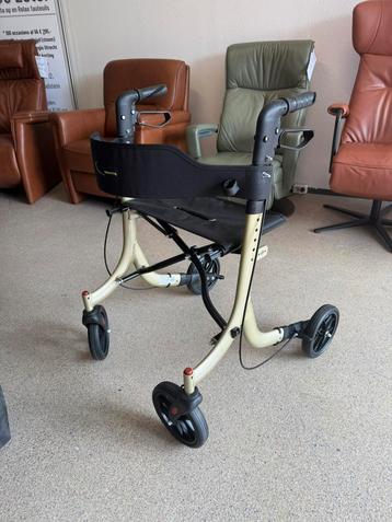 Rollator nieuw multimotion lichtgewicht beschikbaar voor biedingen