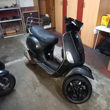 Vespa 2t zonder kenteken.  beschikbaar voor biedingen