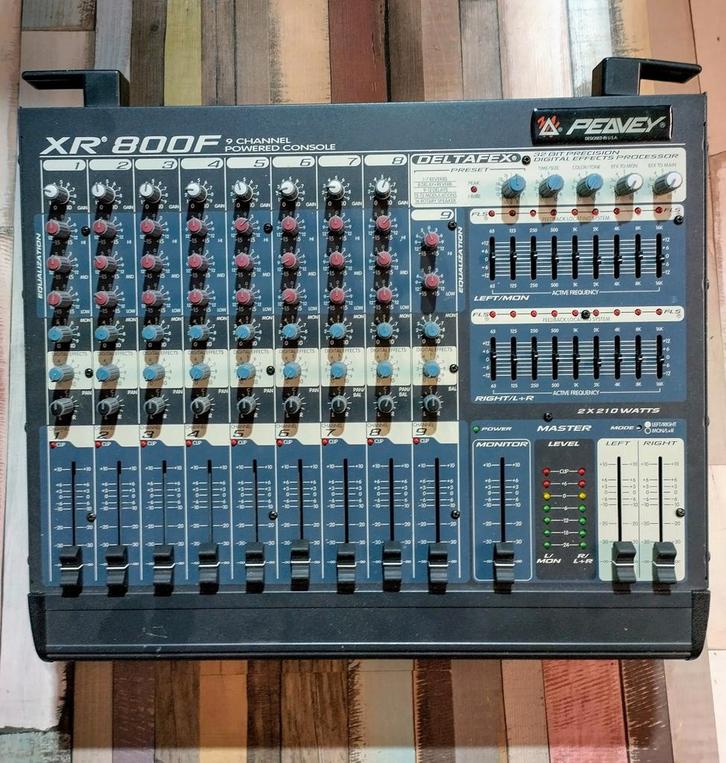 Peavey XR800F Powered Mixer, Muziek en Instrumenten, Mengpanelen, Gebruikt, Ophalen of Verzenden