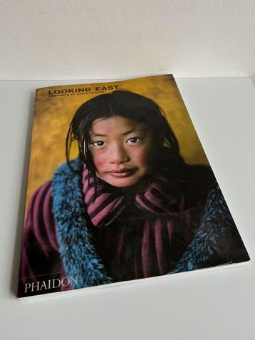 Fotoboek Portraits by Steve McCurry - Looking East beschikbaar voor biedingen