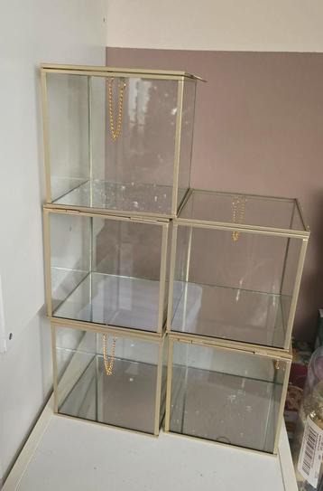 7 x xenos glazen boxen 15x15x15cm  en 1 6x6cm beschikbaar voor biedingen