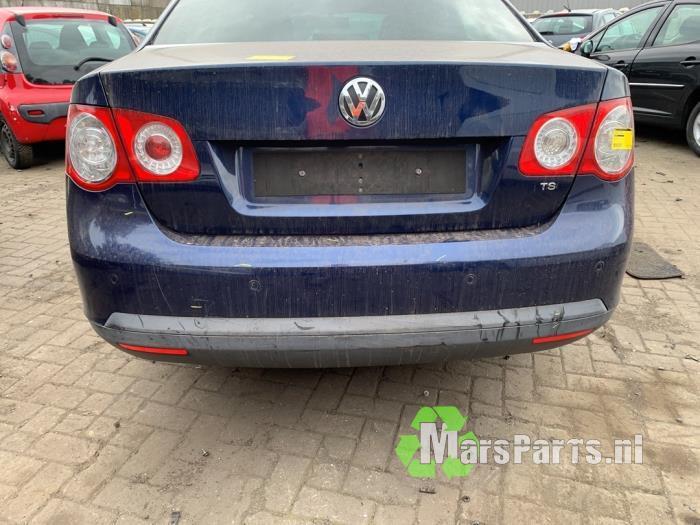 Achterbumper van een Volkswagen Jetta (P6), Auto-onderdelen, Carrosserie en Plaatwerk, Bumper, Volkswagen, Gebruikt, 3 maanden garantie