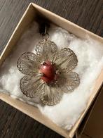 antieke broche / hanger filigrain zilverkleurig bloedkoraal, Overige materialen, 4 tot 7 cm, Gebruikt, Ophalen of Verzenden