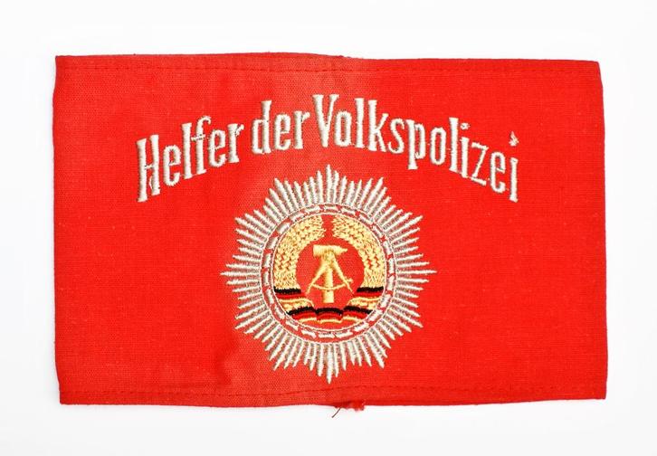 Mouwband DDR Helfer der Volkspolizei VOPO, Verzamelen, Militaria | Algemeen, Marechaussee, Embleem of Badge, Duitsland, Ophalen of Verzenden