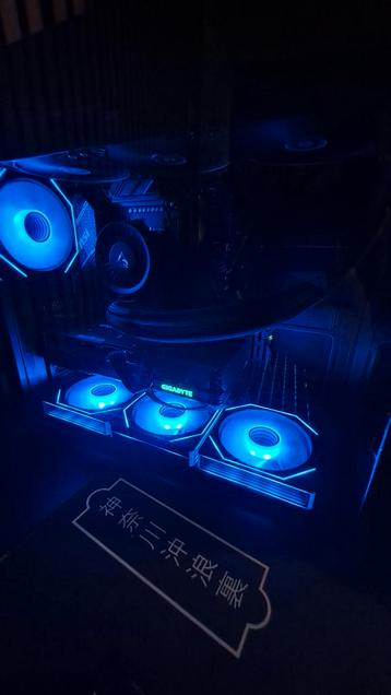 Hele goede game pc was 1600 euro MOET WEG!!! beschikbaar voor biedingen