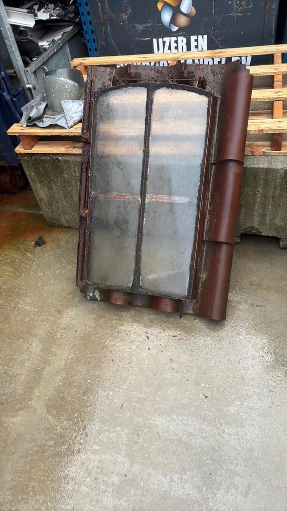 Gietijzeren dakraam, Doe-het-zelf en Verbouw, Glas en Ramen, Ophalen of Verzenden, Zo goed als nieuw, Dakraam, Minder dan 80 cm