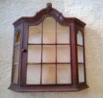 Antiek  vitrinekastje, Ophalen