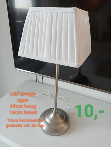 Wit tafellampje beschikbaar voor biedingen