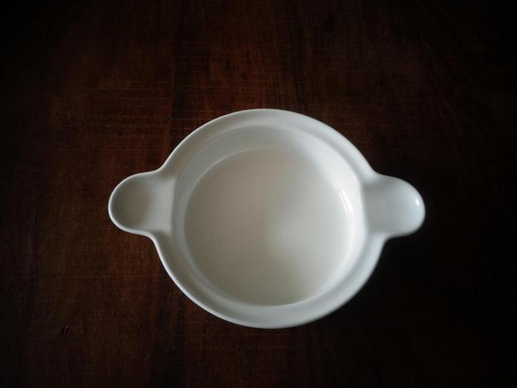 Villeroy & Boch witte schaal handvatten, Huis en Inrichting, Keuken | Servies, Zo goed als nieuw, Schaal of Schalen, Effen, Porselein
