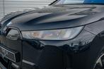 BMW iX xDrive45 M Sport / Panoramadak Sky Lounge / Trekhaak, Auto's, BMW, Automaat, IX, Zwart, Leder
