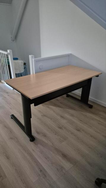  Bureau 160x80cm 77 cm hoog 