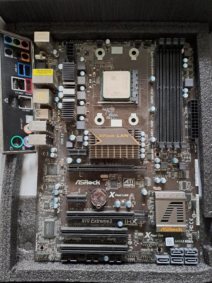 ASRock 970 Extreme3 (defect) + AMD Sempron 145 werkend, Computers en Software, Moederborden, Gebruikt, AMD, DDR3, Ophalen of Verzenden