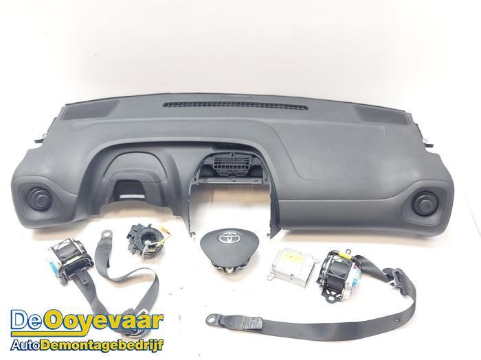 Airbag set + dashboard van een Toyota Aygo (Aygo 14-), Auto-onderdelen, Overige Auto-onderdelen, Toyota, Gebruikt, 3 maanden garantie