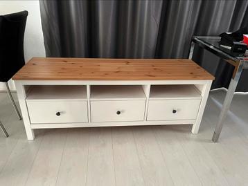 Ikea tv-kast beschikbaar voor biedingen