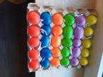 NIEUW ! 30 gekleurde plastic plastik eieren in eiertray, Ophalen of Verzenden, Nieuw